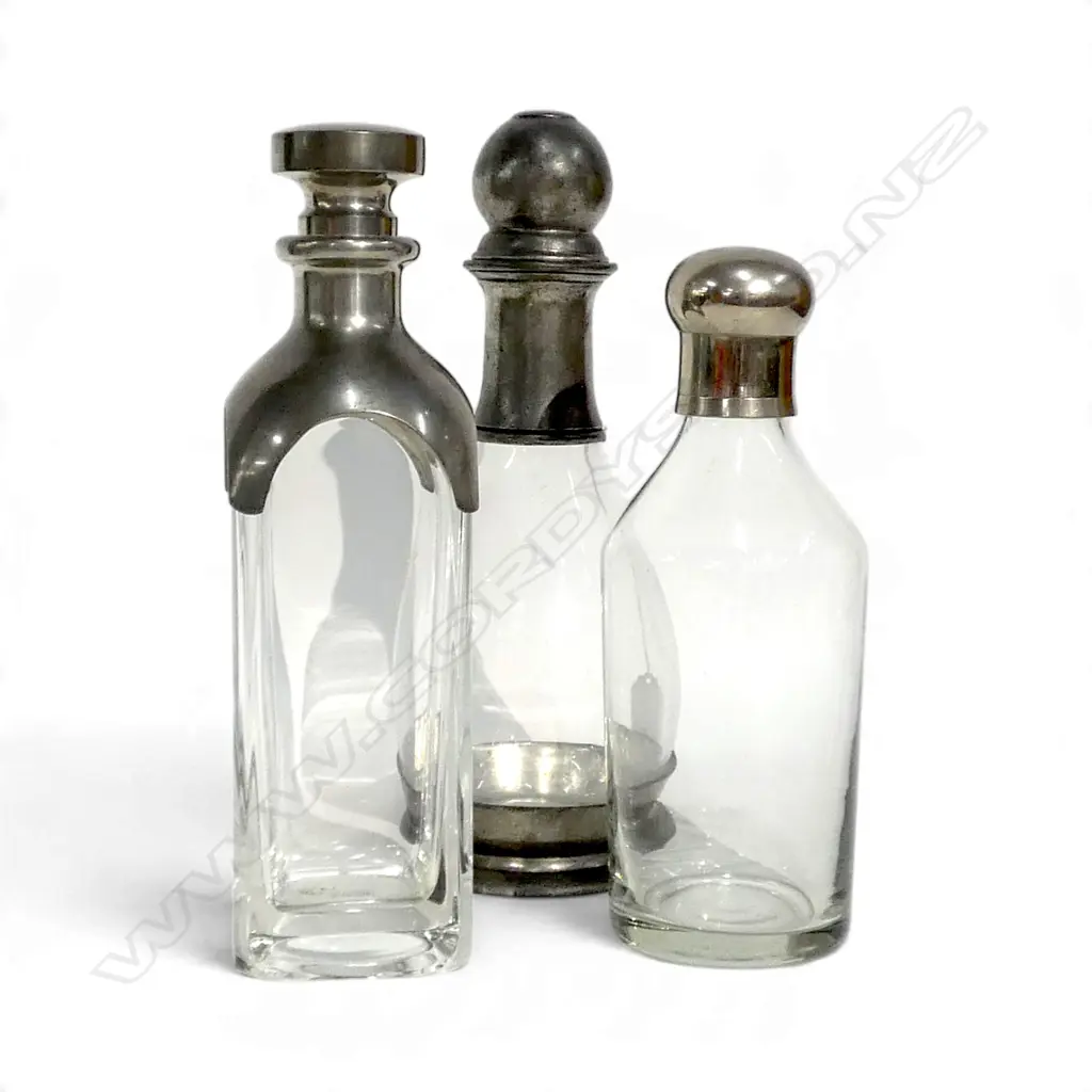 VINTAGE FRENCH DECANTER BY LES ÉTAINS DU MANOIR AND TWO FURTHER ROUNDED DECANTERS, ONE WITH PEWTER COLLAR Image 1++