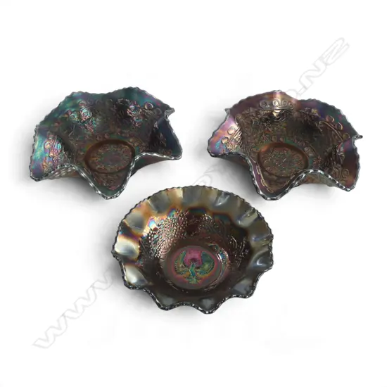 3 PCES OF CARNIVAL GLASS W.175mm