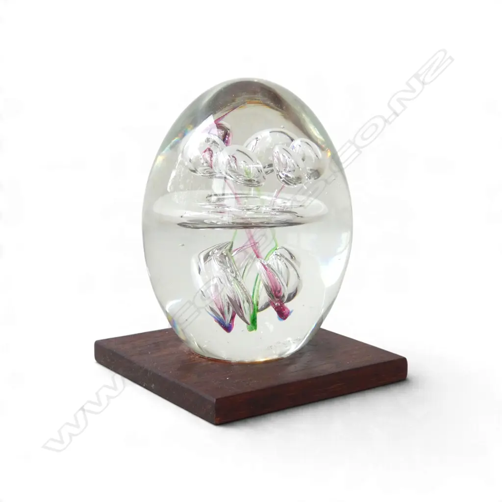 VINTAGE HAND-BLOWN ART GLASS PAPERWEIGHT Image 1++