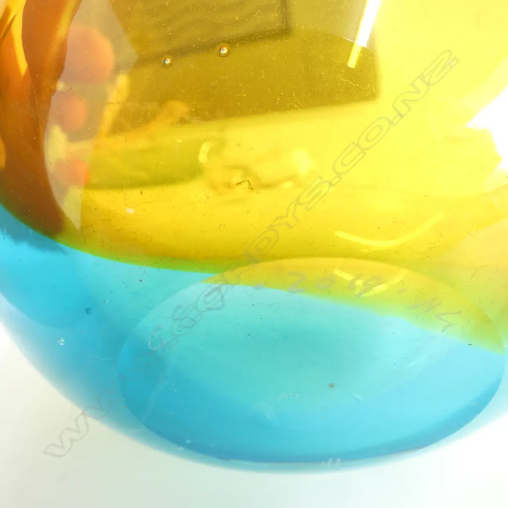 4 PCES ART GLASS; CHRIS JONES BOWL, DARRYL FAGENCE PLATTER W.365mm, JENNY MCLEOD ADZE, DANIEL WOODDELL (HAWAII) HEART Image 1++