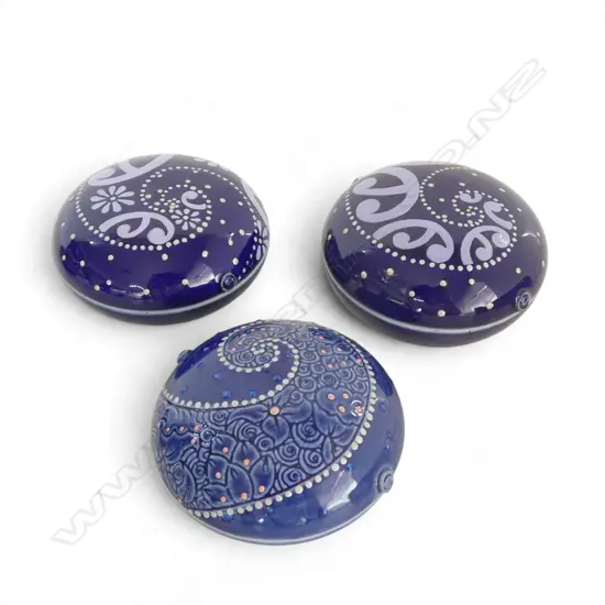 3 KEUM SUN LEE TRINKET BOXES, BLUE & LILAC