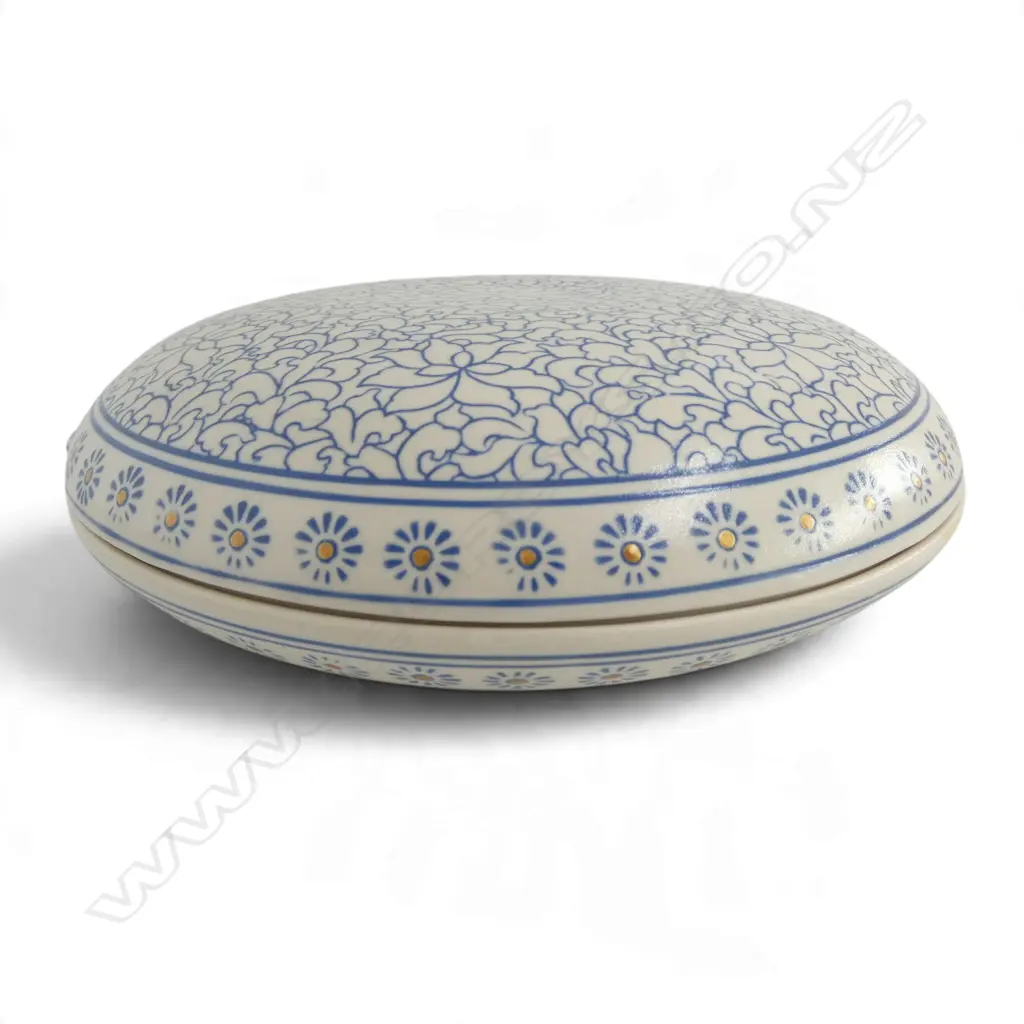 KEUM-SUN LEE & SHIN LEE, PORCELAIN LIDDED DISH PROFUSELY DECORATED WITH FINE BLUE FLOWER  DECORATION 260 (DIA) Image 1++