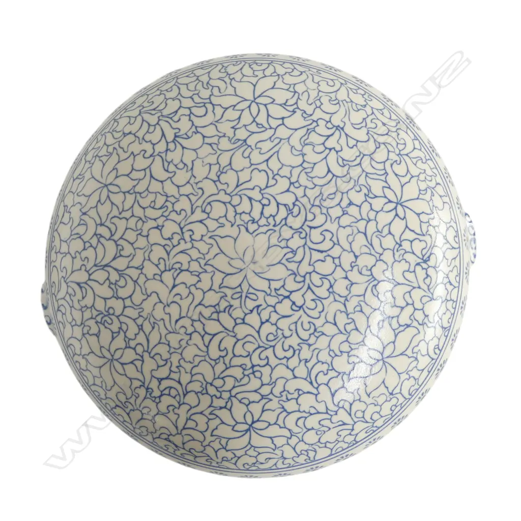 KEUM-SUN LEE & SHIN LEE, PORCELAIN LIDDED DISH PROFUSELY DECORATED WITH FINE BLUE FLOWER  DECORATION 260 (DIA) Image 1++