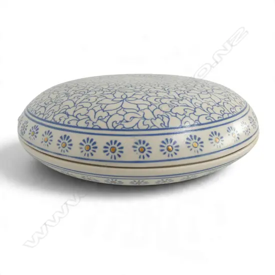 KEUM-SUN LEE & SHIN LEE, PORCELAIN LIDDED DISH PROFUSELY DECORATED WITH FINE BLUE FLOWER  DECORATION 260 (DIA)