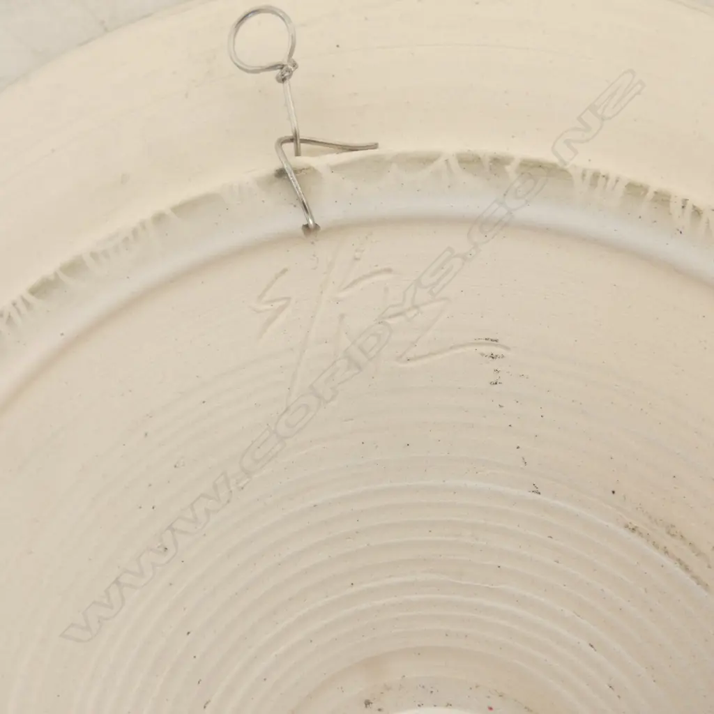 3 KEUM SUN LEE HANDPAINTED WALL HUNG PLATES, Dia.210mm Image 1++