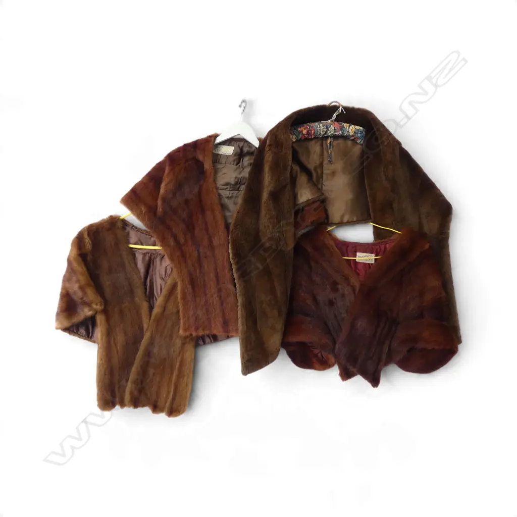 4 FUR STOLES  Image 1++