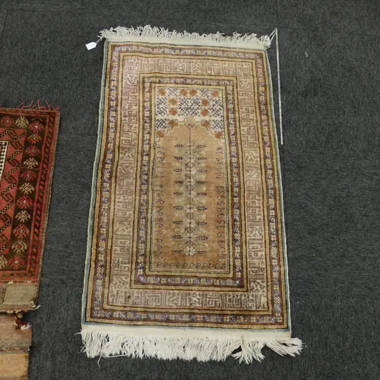 HAND KNOTTED WOOL PILE PRAYER RUG 1100 X 610mm (FRINGE TRIMMED)