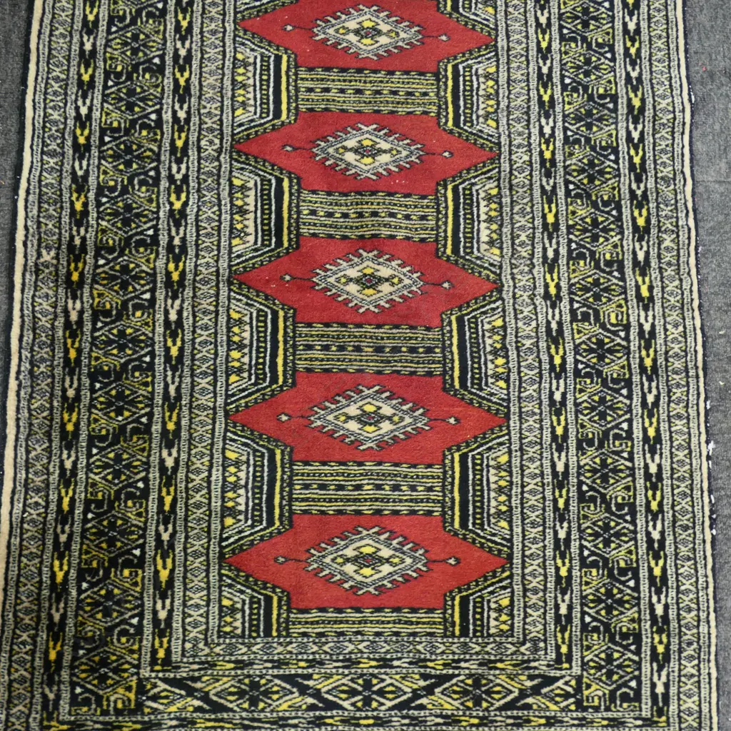 HAND KNOTTED WOOL PILE RUG 1260 X 790mm (WEAR TO FRINGE) Image 1++