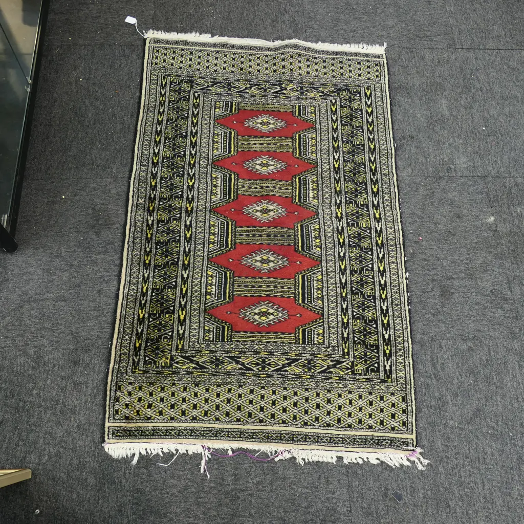 HAND KNOTTED WOOL PILE RUG 1260 X 790mm (WEAR TO FRINGE) Image 1++