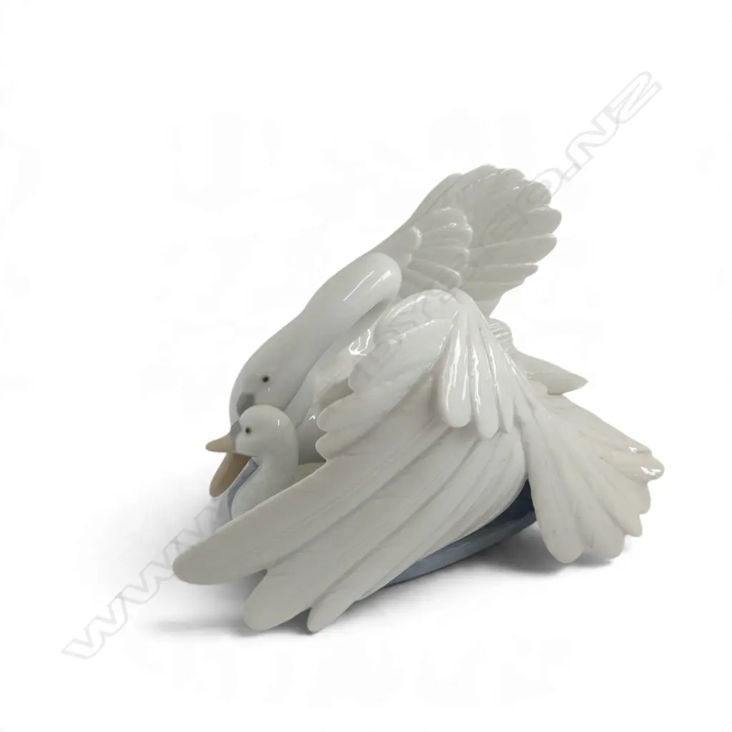 BOXED NAO FIGURINE 'THE LITTLE SWAN' L.280mm Image 1++