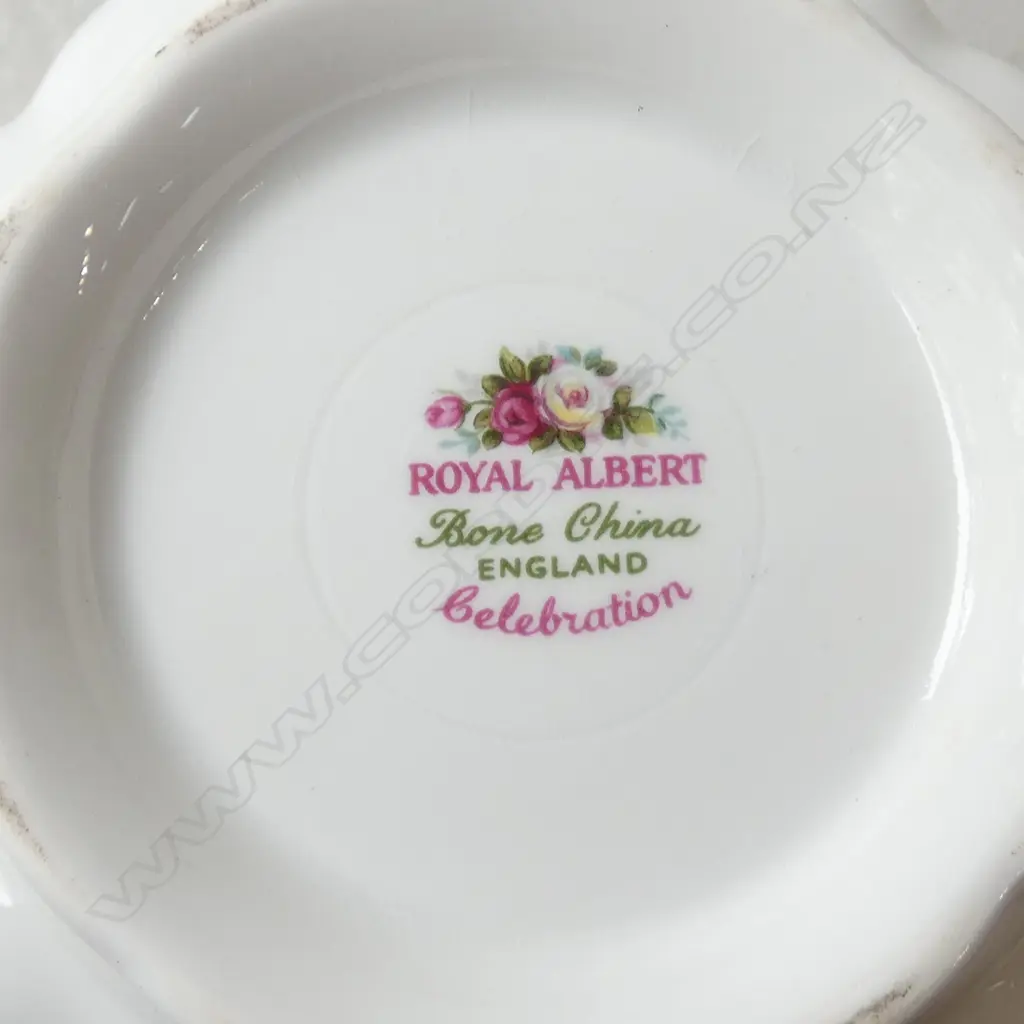 ROYAL ALBERT 21pce 'CELEBRATION' 6 PERSON TEA SERVICE original box as new. 6 cups saucers + plates+ s & c + cake plate Image 1++