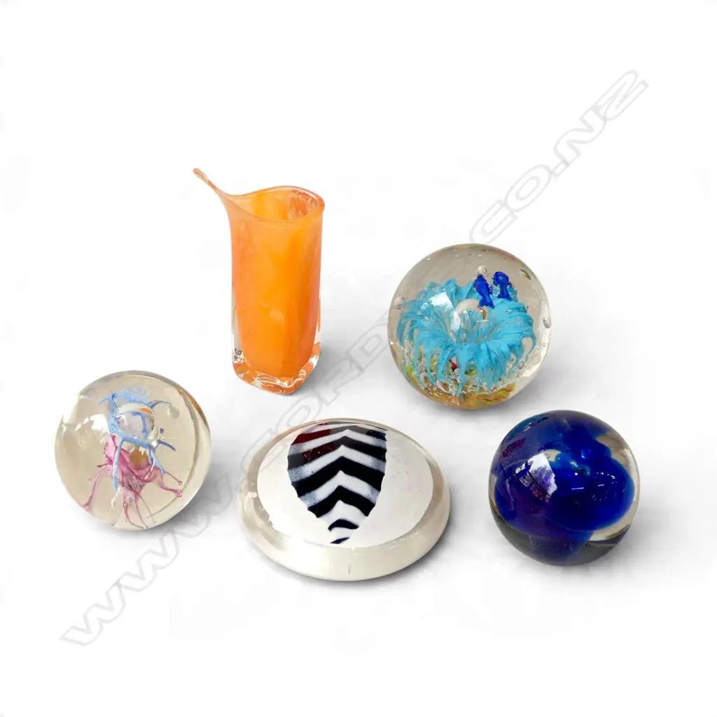 4 ART GLASS PAPER WEIGHTS H.80mm + other vase Image 1++