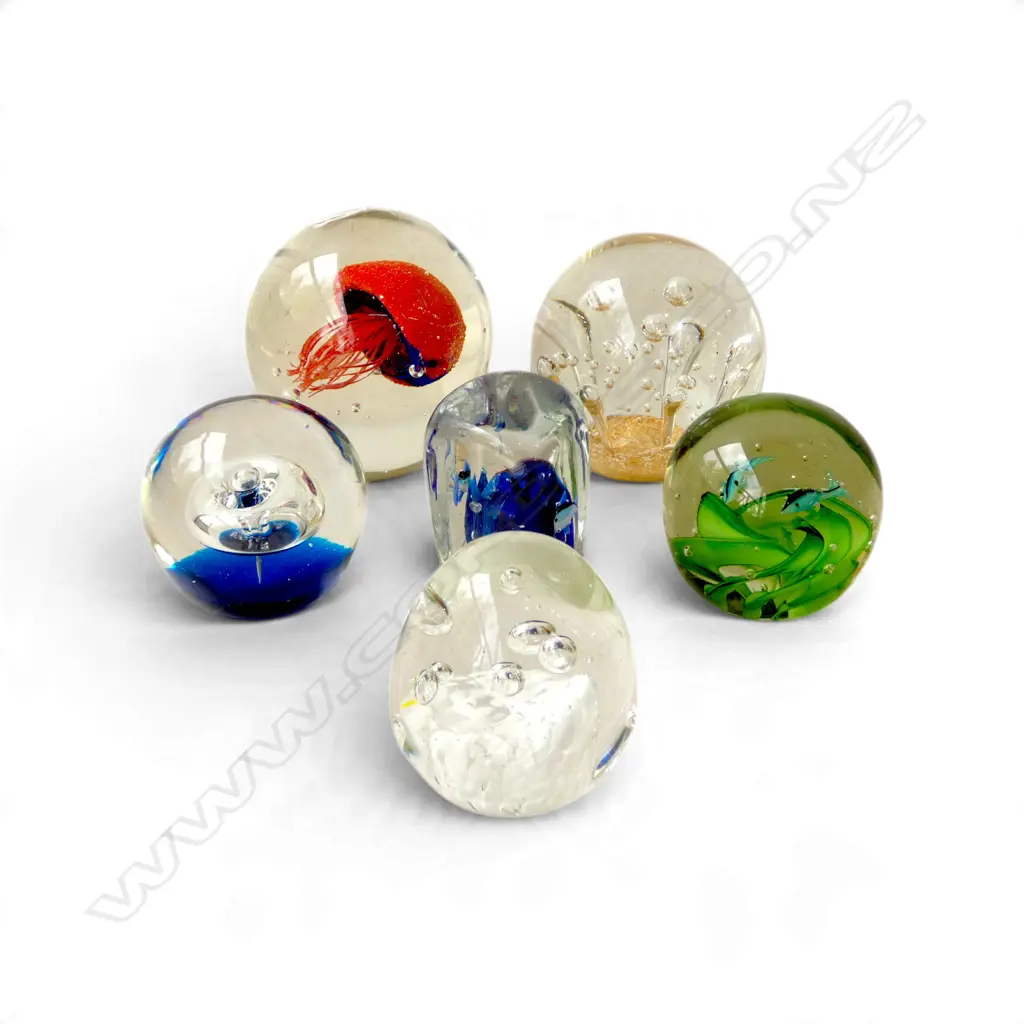 6 ART GLASS PAPERWEIGHTS H.95mm Image 1++