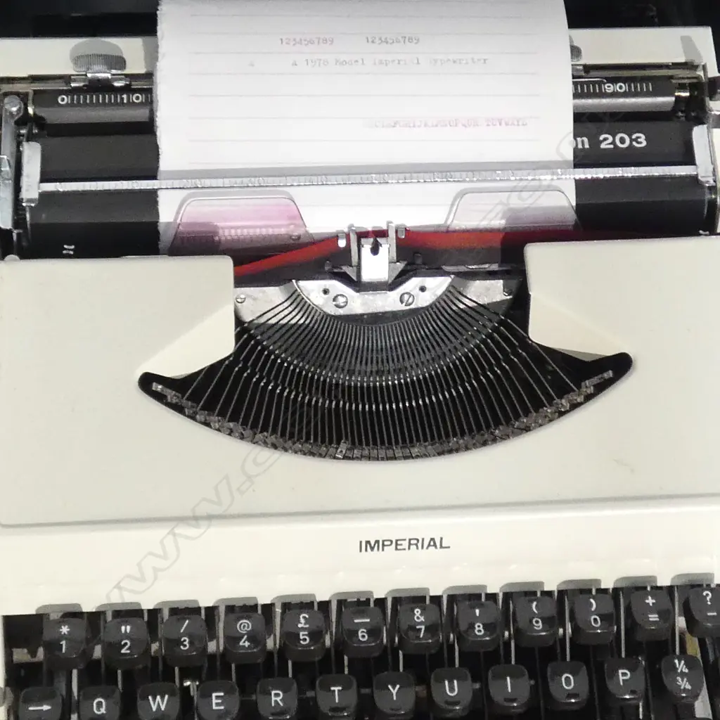 VINTAGE 1978 IMPERIAL TYPE WRITER, GOOD COMPANION 203 w. travel case & 2 ribbons W.295mm Image 1++