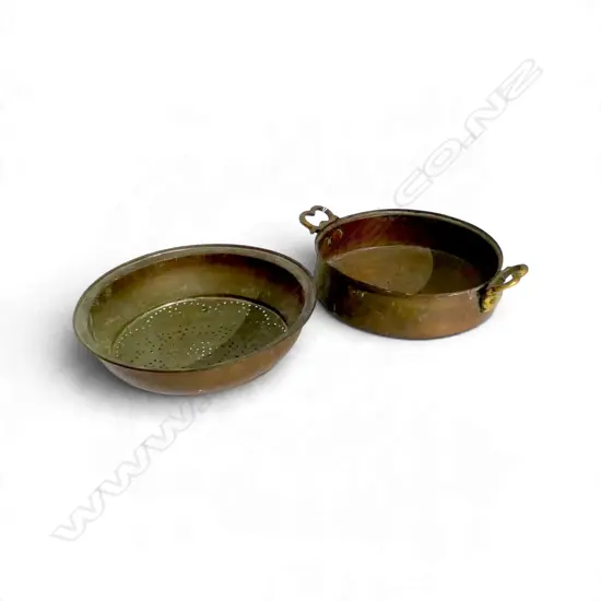 2 VINTAGE COPPER DISHES 285mm dia