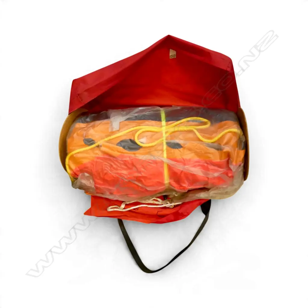 BFA MARINE GERMAN YACHT LIFERAFT 4 person. In nylon bag. For service 2002. Image 1++