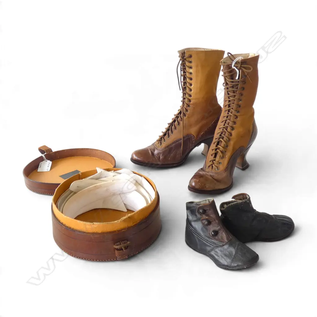 ANTIQUE VICTORIAN ITEMS; PR WOMEN'S BOOTS, CHILDREN'S BOOTS & COLLAR BOX w collars inside Image 1++