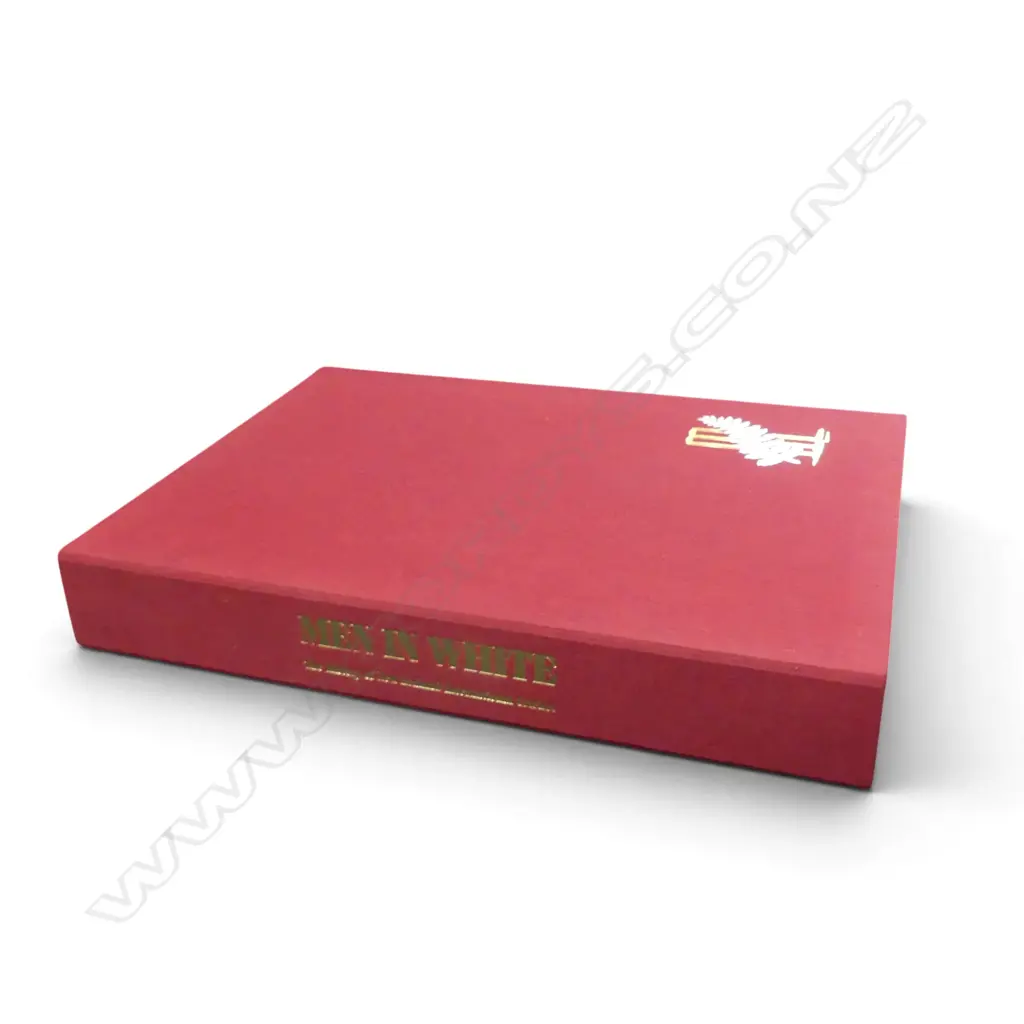 LGE BOOK 'MEN IN WHITE NZ INTER. CRICKET'. 356/1200 deluxe Ed. 1986 Pub. Boxed Image 1++