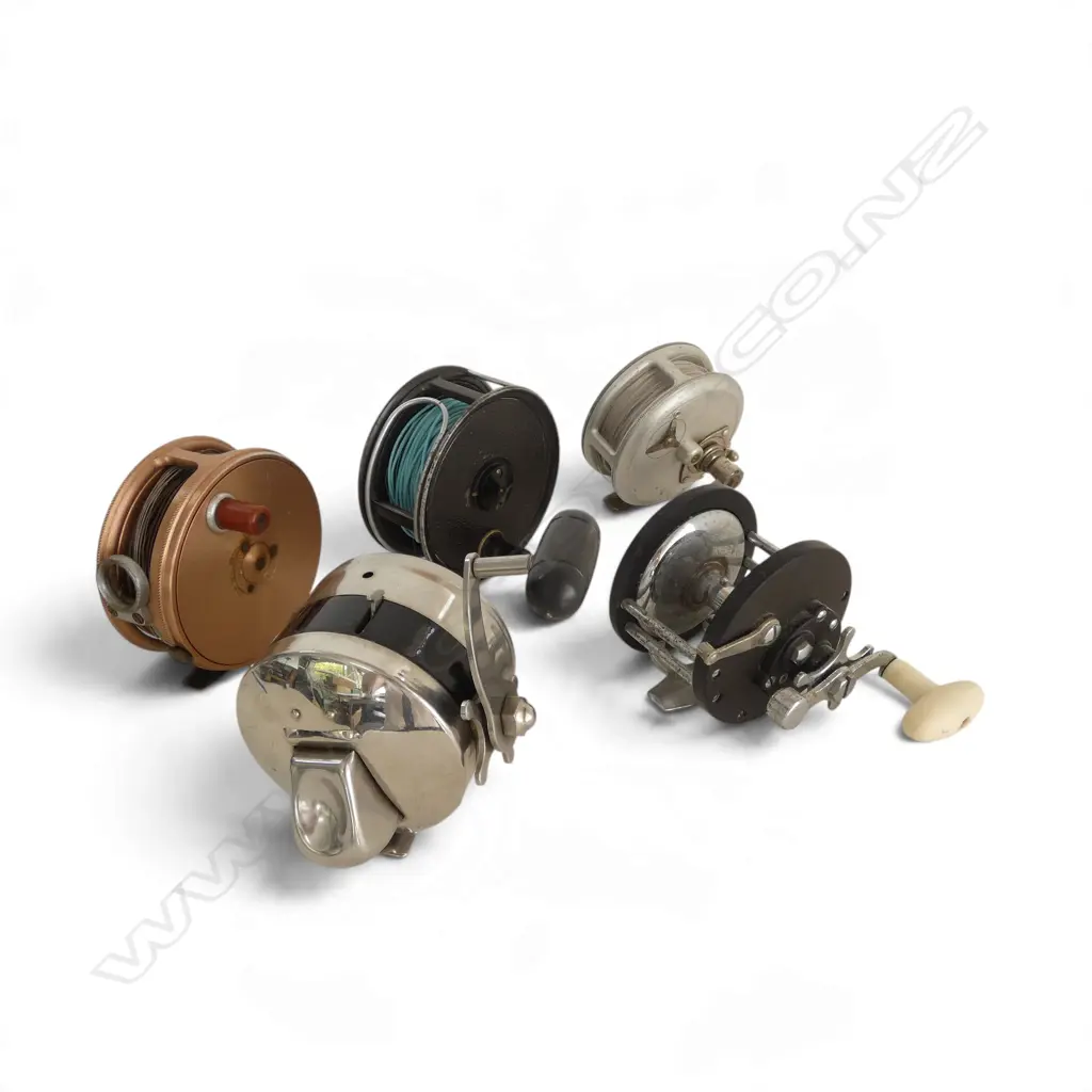 5 FISHING REELS INCL. ZEBCO SPINNER 55 Image 1++