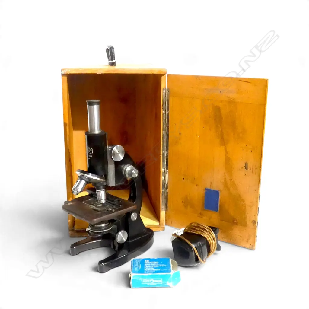 CARL ZEISS SENNA GERMAN MICROSCOPE in box  Image 1++