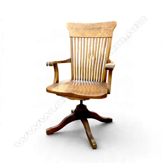 VINTAGE OAK OFFICE CHAIR