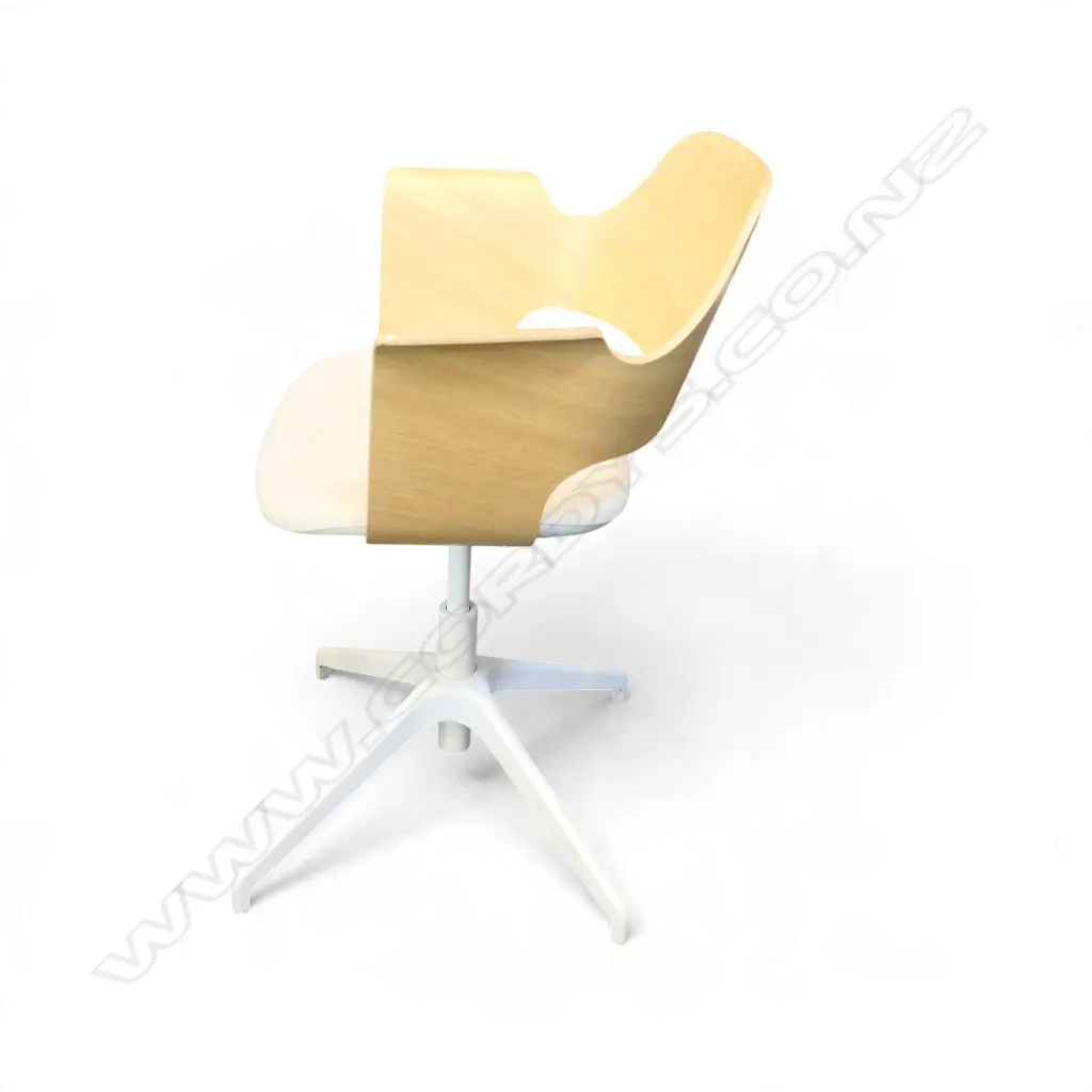 MODERN CONFERENCE CHAIR H.870mm Image 1++