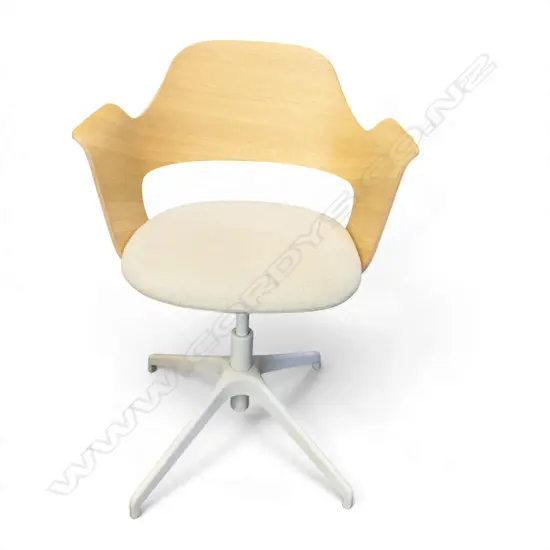 MODERN CONFERENCE CHAIR H.870mm