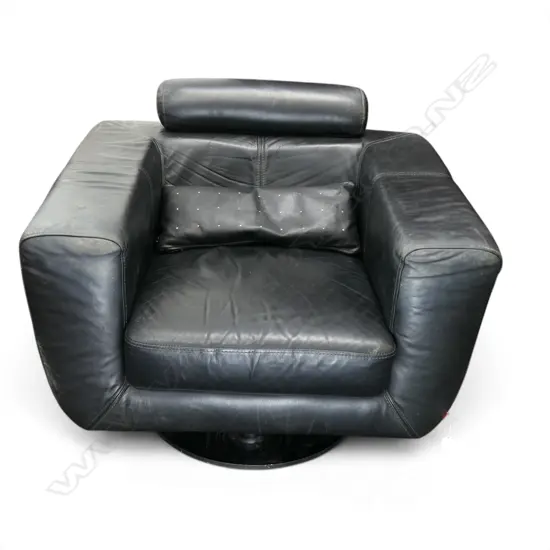 BLACK LEATHER ARMCHAIR 900x800x760mm