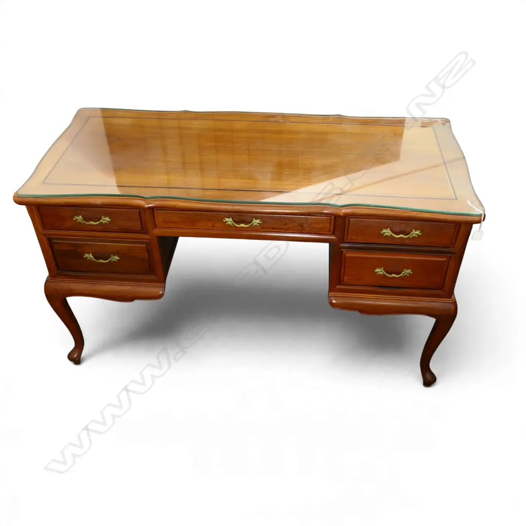 DESK w. GLASS TOP + MATCHING CHAIR 1350x600x770mm Image 1++