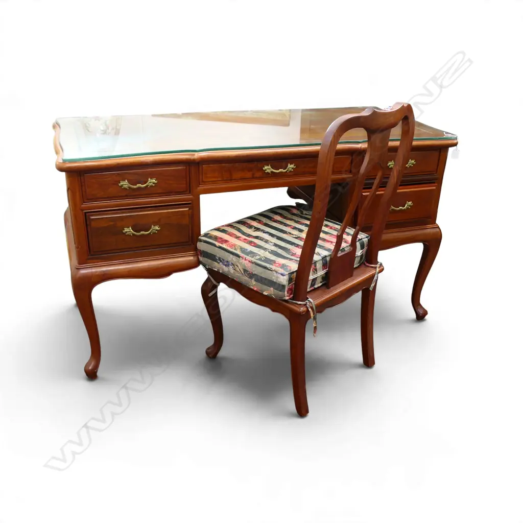 DESK w. GLASS TOP + MATCHING CHAIR 1350x600x770mm Image 1++