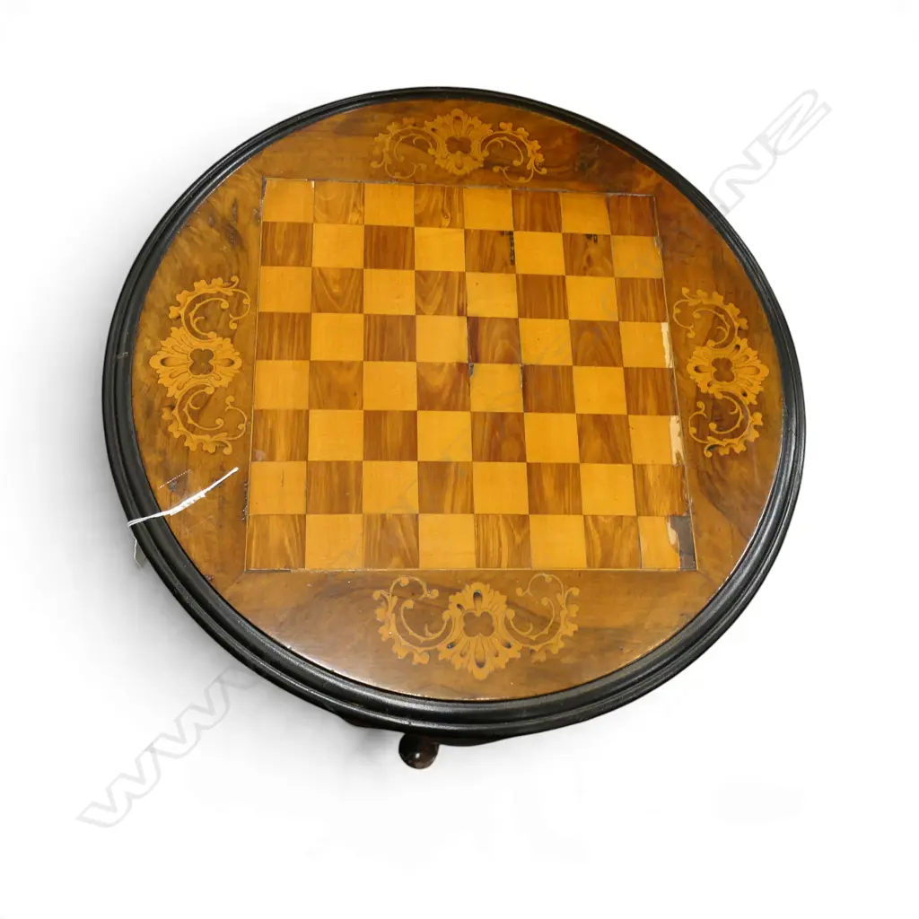 SIDE TABLE w. INLAID GAME TOP & PARQUETRY DESIGN faults H.470mm Image 1++