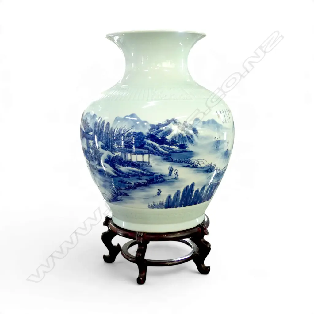 LG ORIENTAL VASE ON STAND H.580mm Image 1++