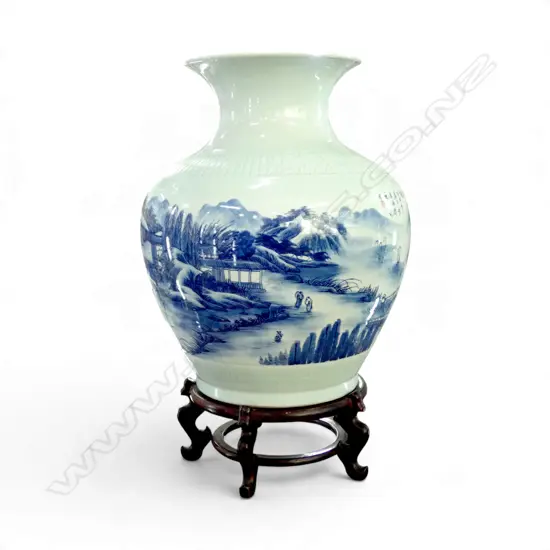 LG ORIENTAL VASE ON STAND H.580mm