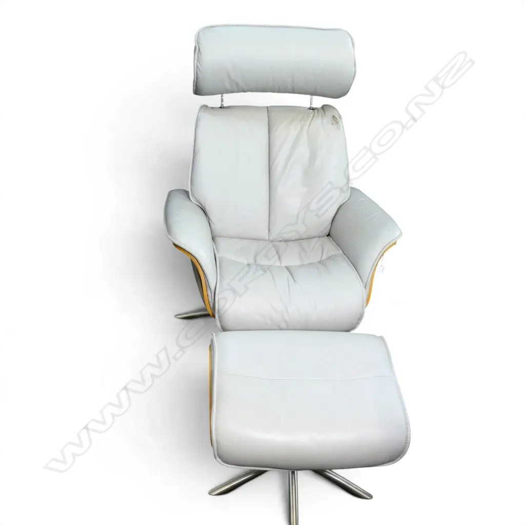COMFORT NORWAY ARM CHAIR & FOOTREST faults Image 1++