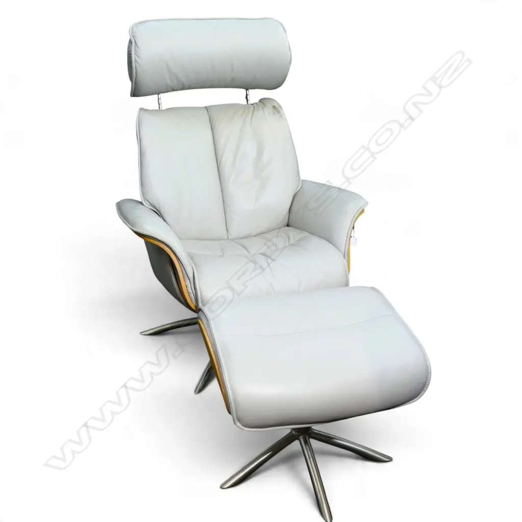 COMFORT NORWAY ARM CHAIR & FOOTREST faults Image 1++