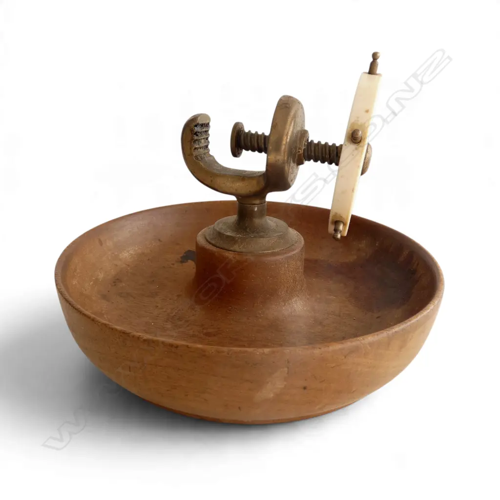 VINTAGE SHIPS WHEEL WOOD & BRASS NUTCRACKER, MADE IN ENGLAND, Dia.180mm H.120mm Image 1++