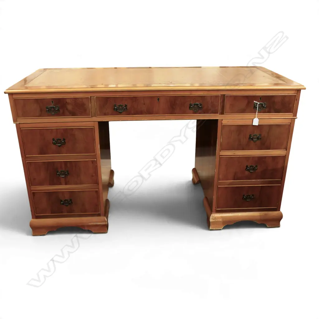 YEW TWIN PEDESTAL DESK w. inset leather top 1380x605x800mm Image 1++
