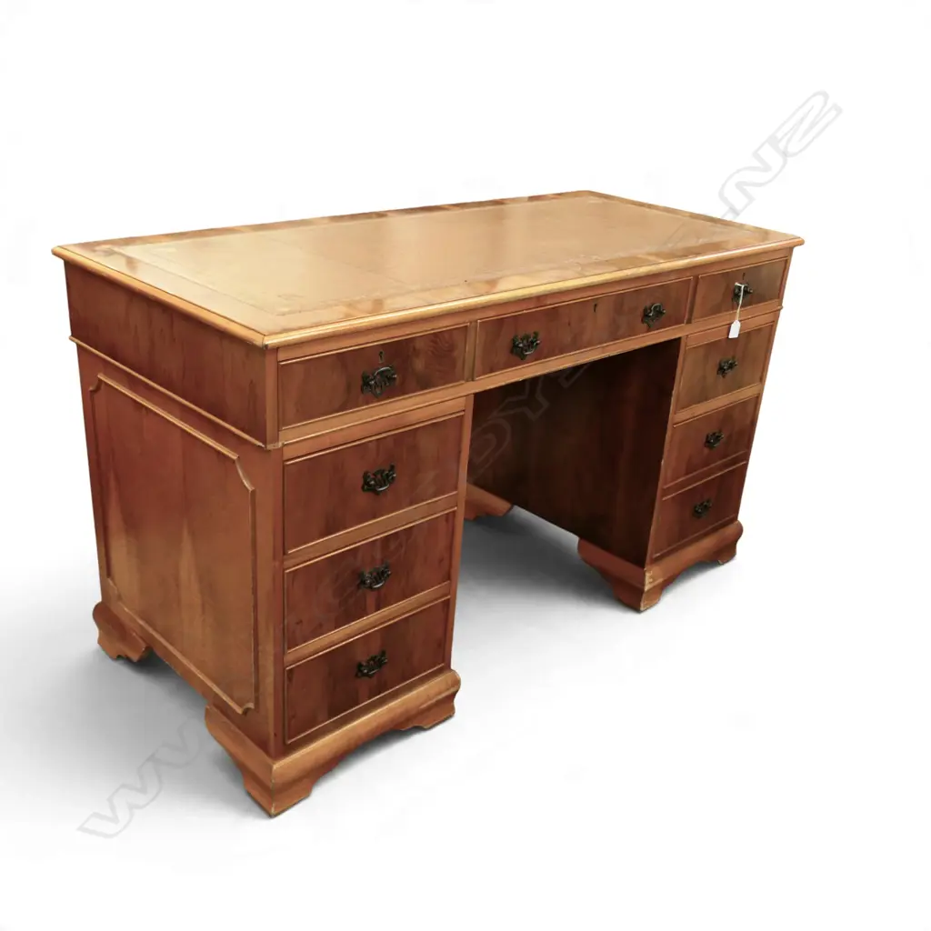 YEW TWIN PEDESTAL DESK w. inset leather top 1380x605x800mm Image 1++