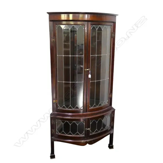 MAHOGANY CORNER CABINET 