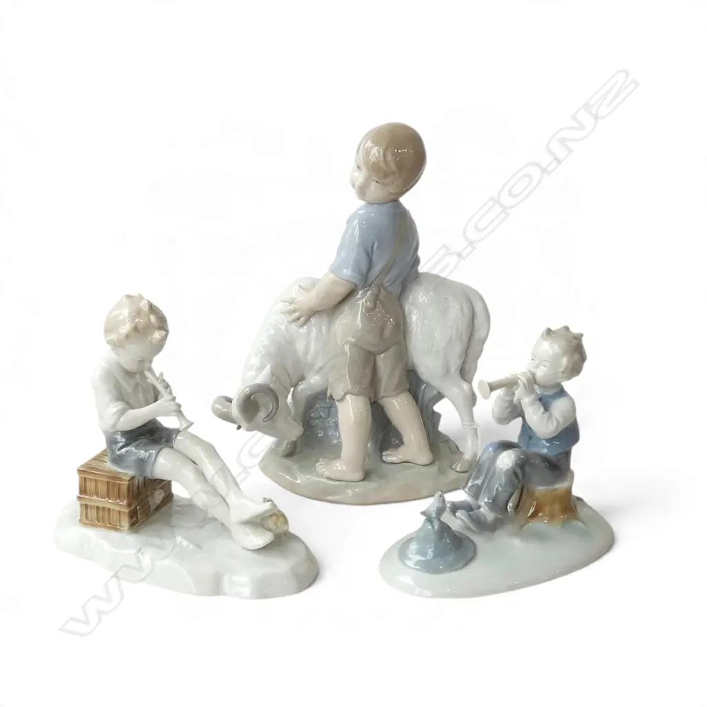 NAO BOY w. RAM H.225mm, 2 GERMAN FIGURINES (BOY PLAYING HORN) Image 1++