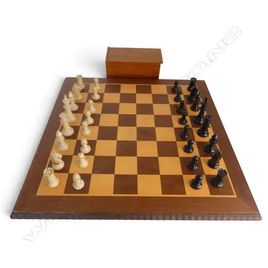 32PC WOODEN CHESS SET COMPLETE WITH BOARD, L.480MM W.480MM