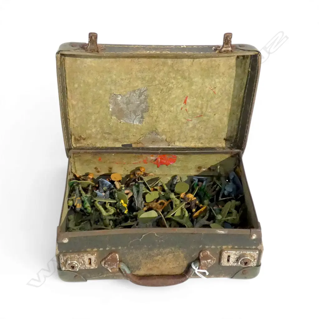 ANTIQUE LEATHER SUITCASE w. ASST. PLASTIC SOLDIERS Image 1++