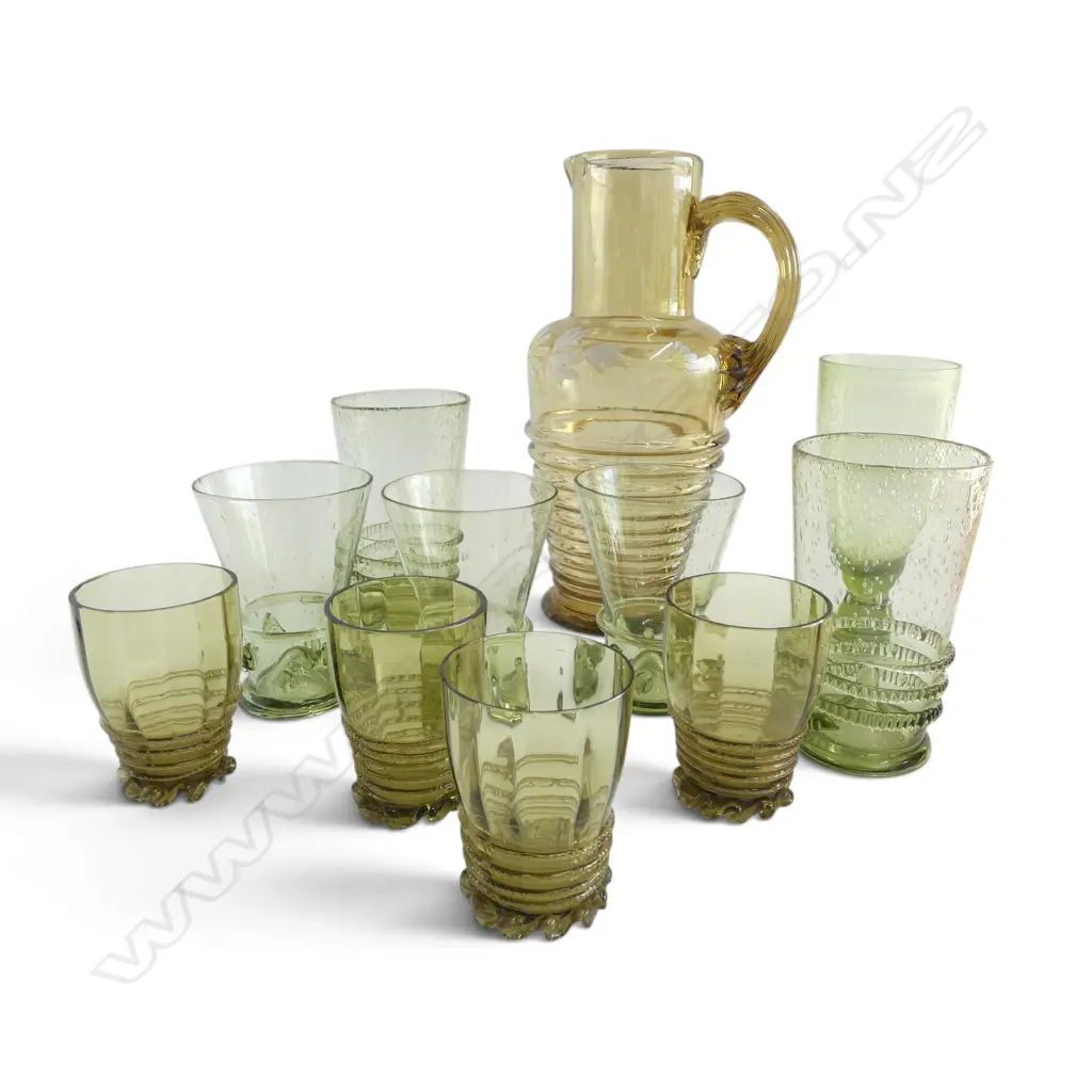 10 GREEN GLASS DRINKING GLASSES (CHIPS) + JUG H.290mm Image 1++