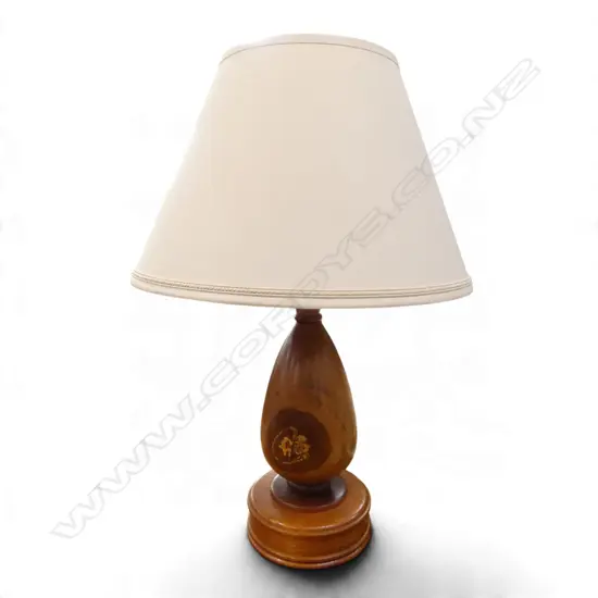 TURNED WOOD TABLE LAMP w. SHADE H.670mm
