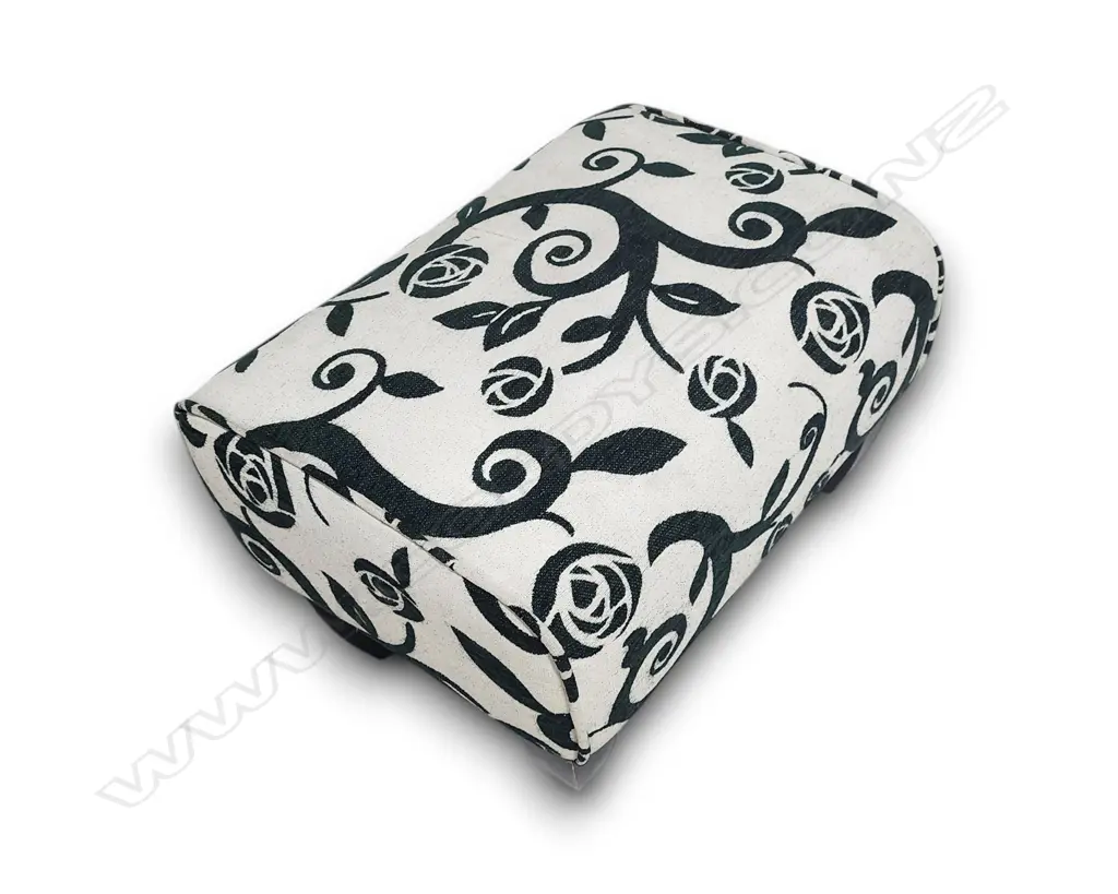 OTTOMAN WITH GREEN FLORAL AND CURLING VINE PATTERN ON AN OFF-WHITE GROUND Image 1++