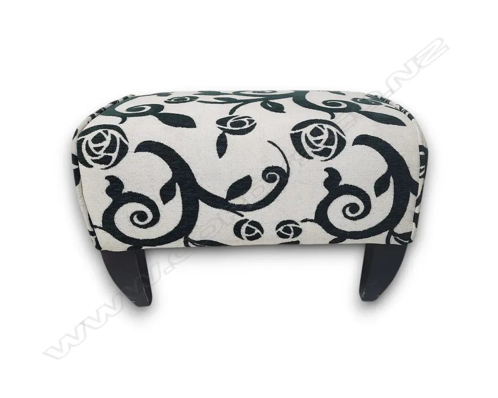 OTTOMAN WITH GREEN FLORAL AND CURLING VINE PATTERN ON AN OFF-WHITE GROUND Image 1++