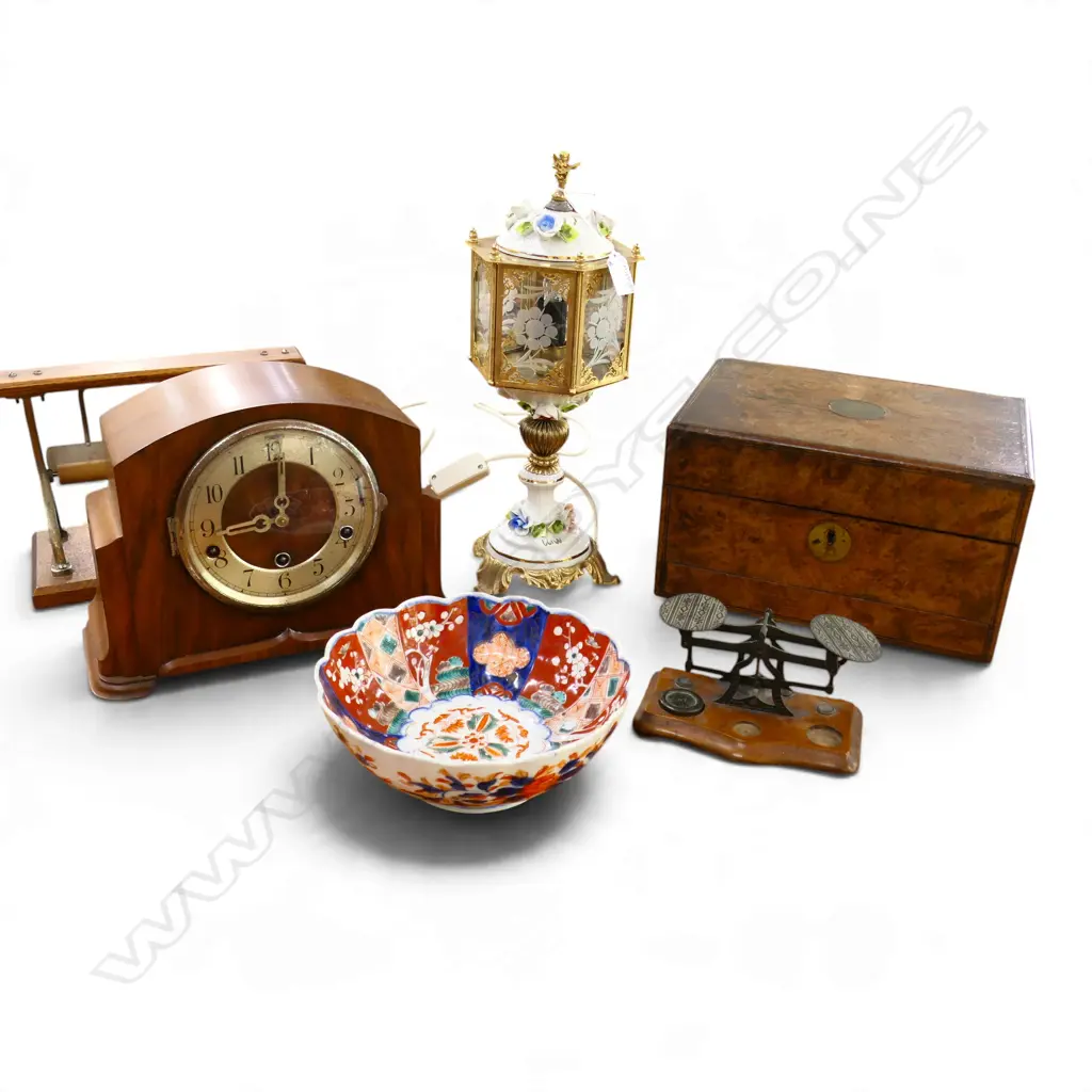 7 TEMS; DECO CLOCK, IMARI BOWL (CHIPS), TABLE LAMP H.385mm, SCALES, STAND FOR PAPER ROLL, VICTORIAN BOX Image 1++