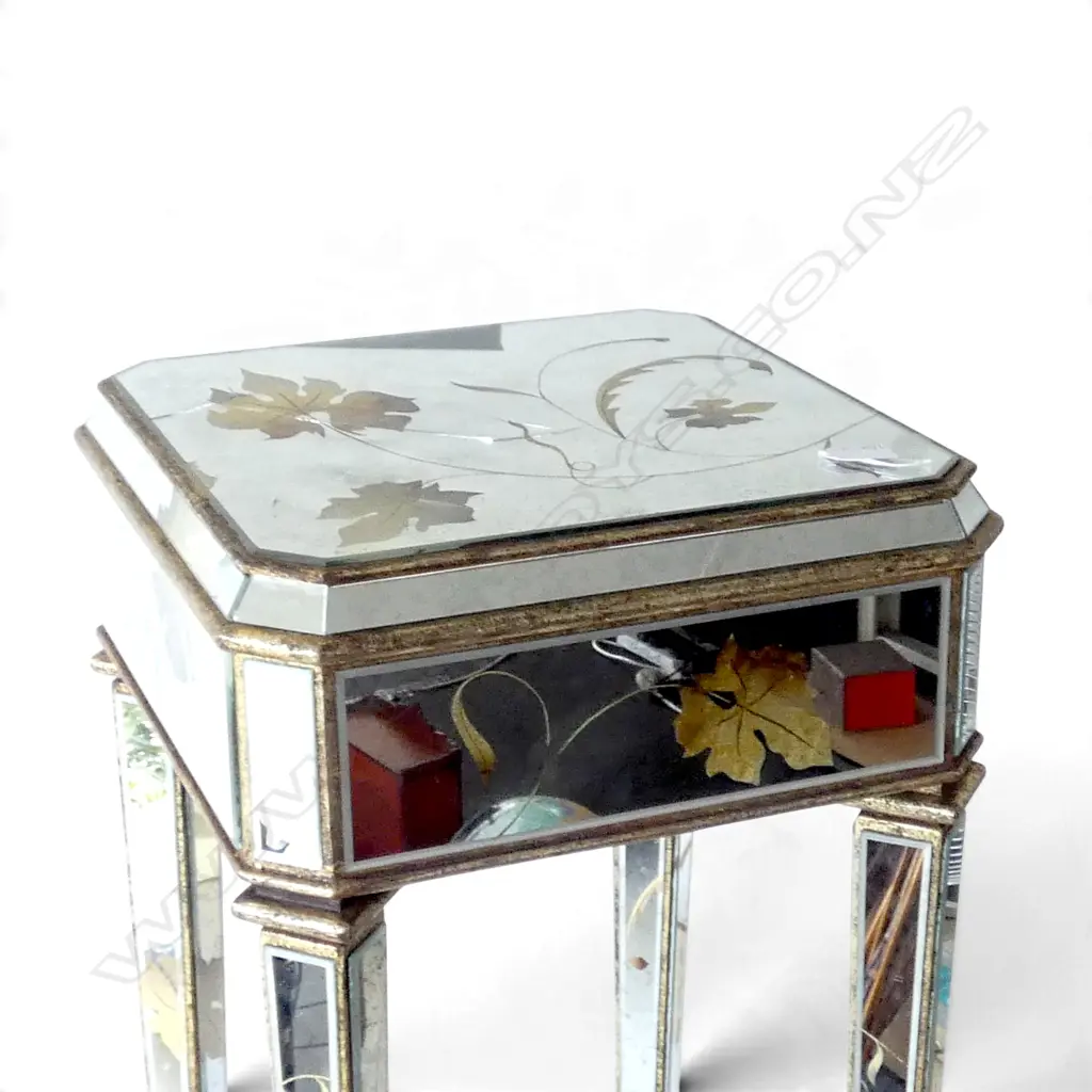 MIRRORED SIDE TABLE (CRACKS TO TOP) 400x400x830mm Image 1++