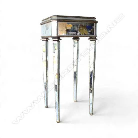 MIRRORED SIDE TABLE (CRACKS TO TOP) 400x400x830mm