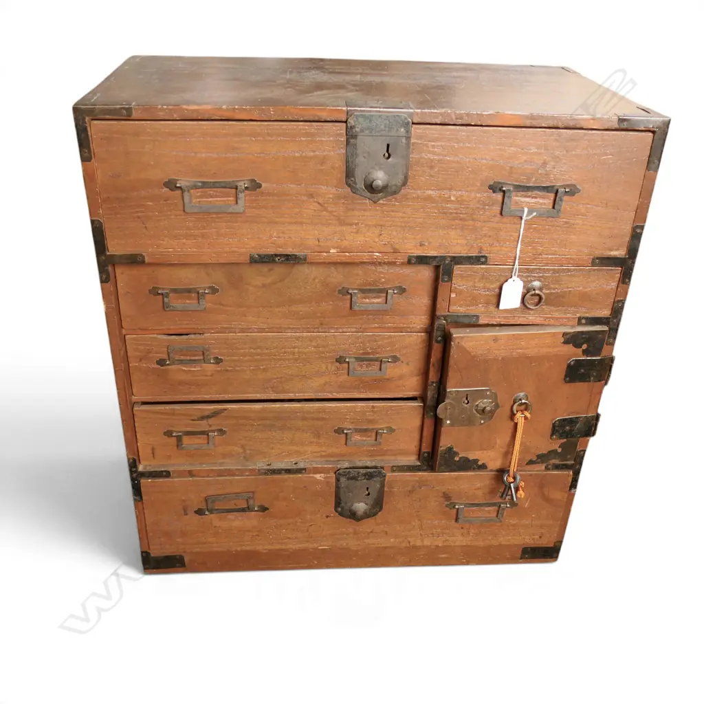 VINTAGE JAPANESE SMALL WOODEN TANSU CHEST. With key H.595mm Image 1++